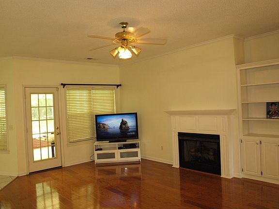 3rd image of 125 Peyton Cir