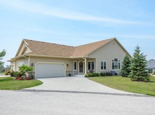 W206N16262 Melroy Pl, Jackson, WI 53037