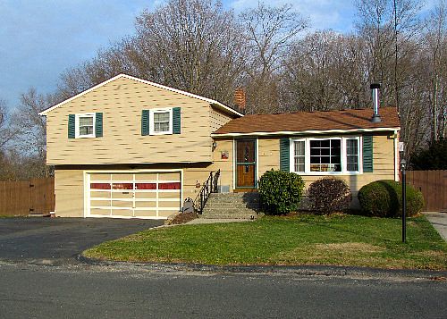 Split Level 3 BR
