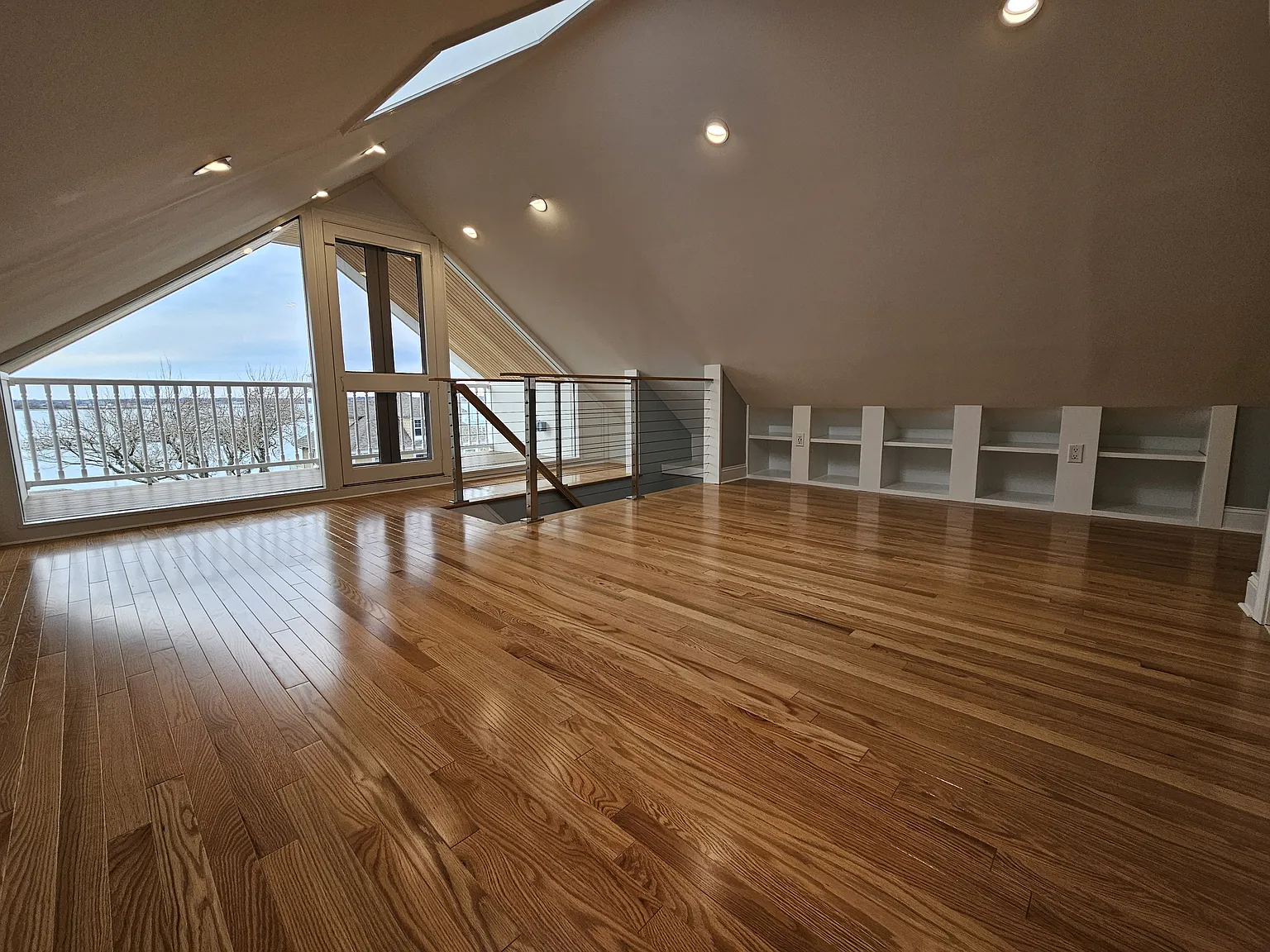 4 bed, 2.5 bath, 1900 sqft, $4,300 — Photo 3