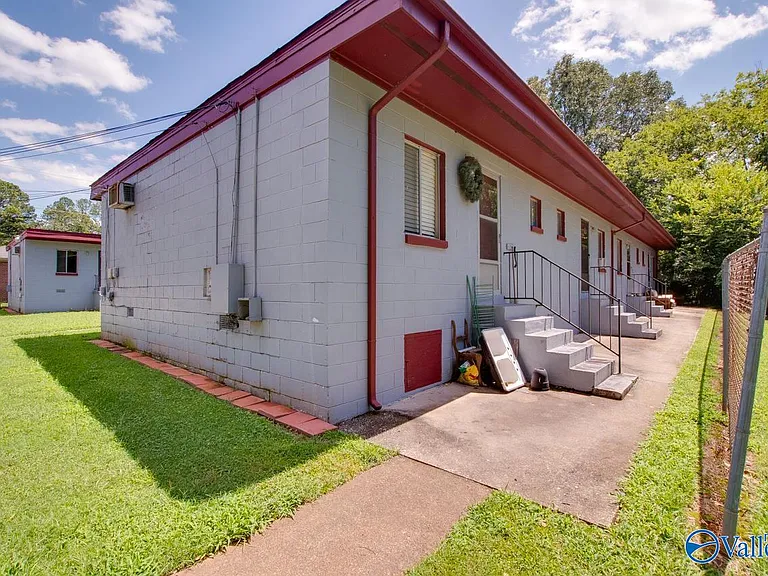 1328 Oshaughnessy Ave NE #B — Photo 30