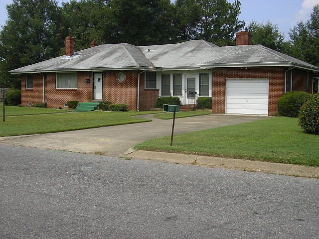 1st image of 305 S Leslie St