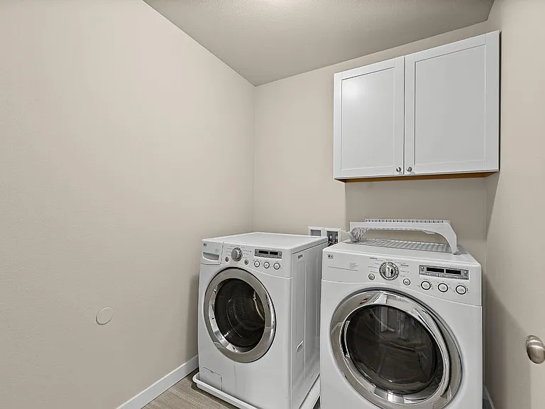 702 Hubbard Rd SE — Photo 22