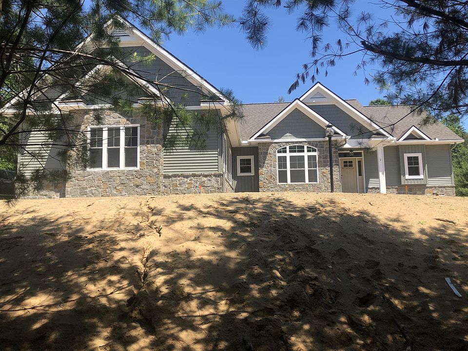 1st image of 2 Eastridge Dr