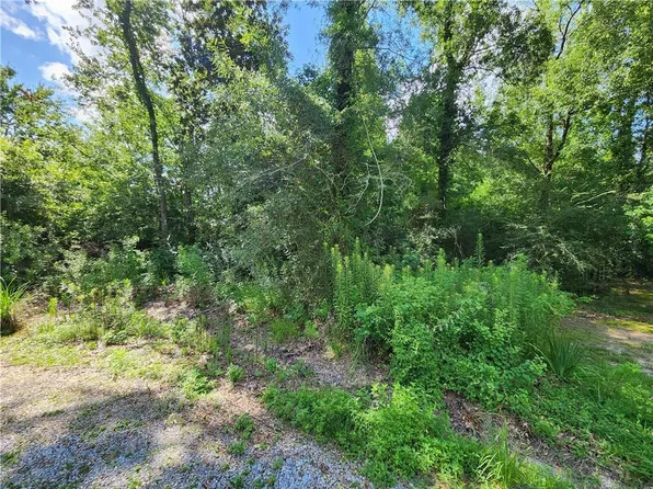 Walnut St, Covington, LA 70433