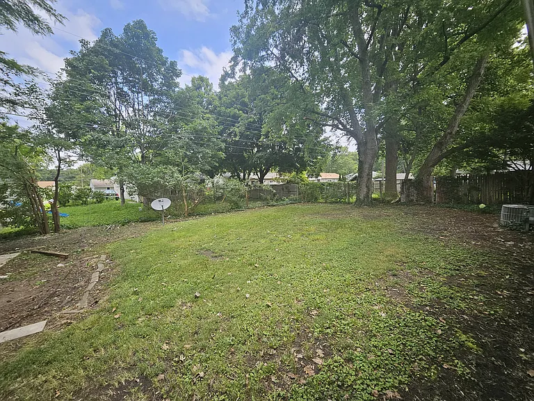 2804 Lawndale Dr — Photo 7