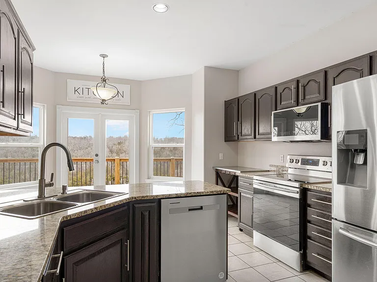 852 Silvercliff Way — Photo 36