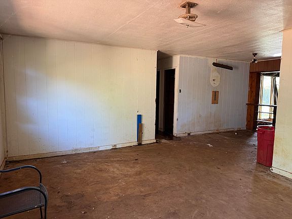 2nd image of 2175 Kauhikoa Rd