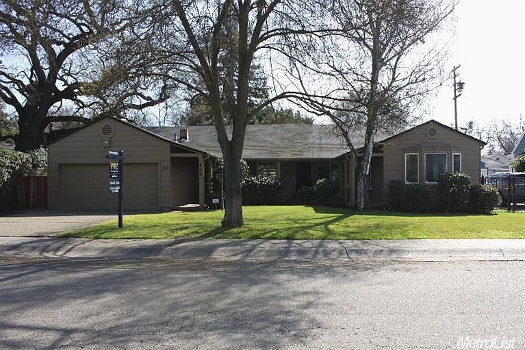 1st image of 646 W Mariposa Ave
