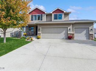 2415 SE Stone Prairie Dr, Waukee, IA 50263
