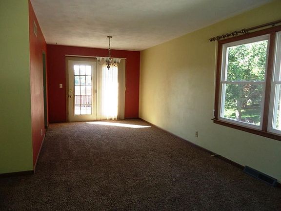 3rd image of 8921 19th St W
