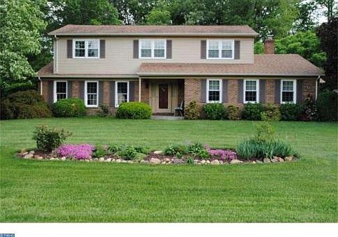 1st image of 16 Valerie Dr