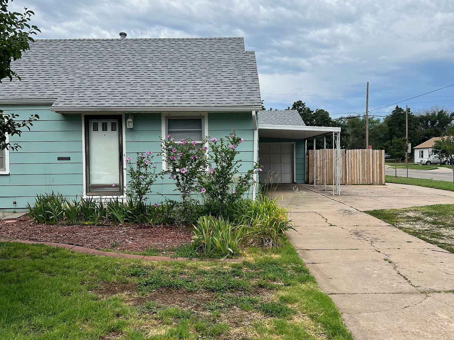 3 bed, 1089 sqft, $1,200 — Photo 1