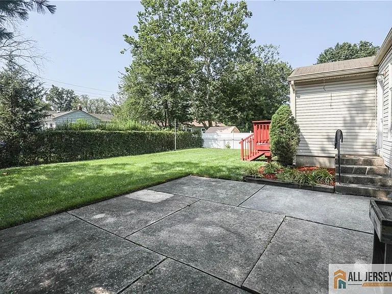 10 Eardley Rd — Photo 31