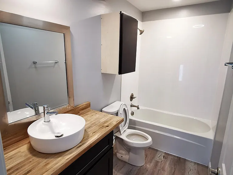 1588 Franklin Ave — Photo 17