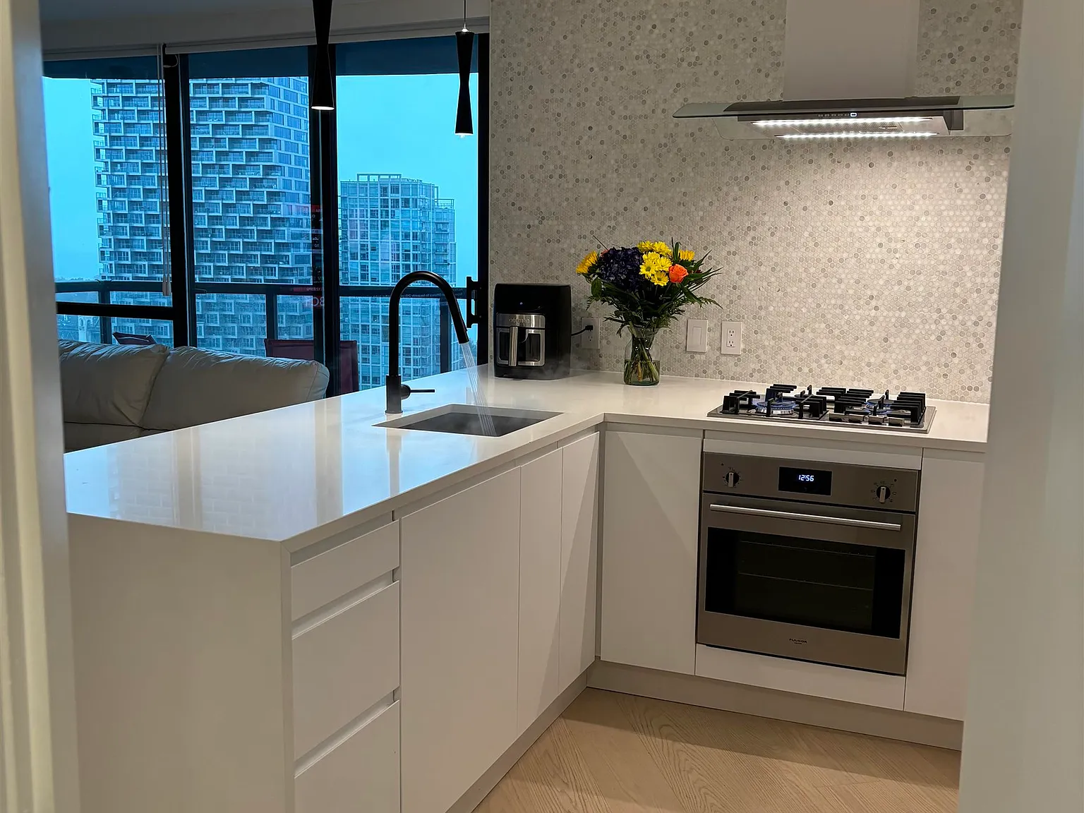 1 bed, 620 sqft, $3,300 — Photo 2