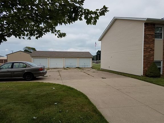 Parking Lot/Garage