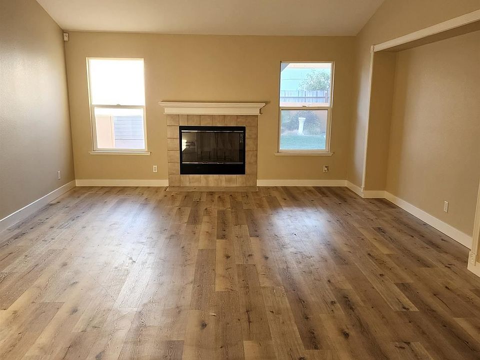 1st image of 1595 Laurelbrook Dr