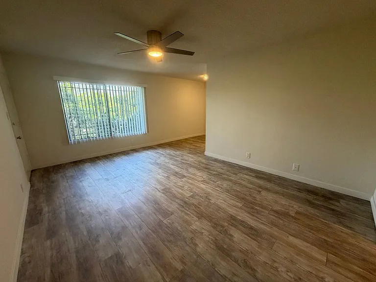4714 Slauson Ave — Photo 10