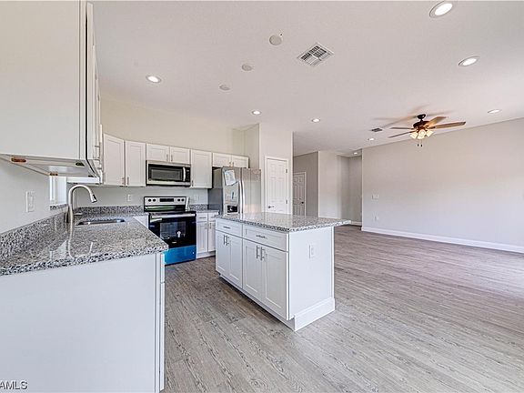 4th image of 7 Bay Place Ln