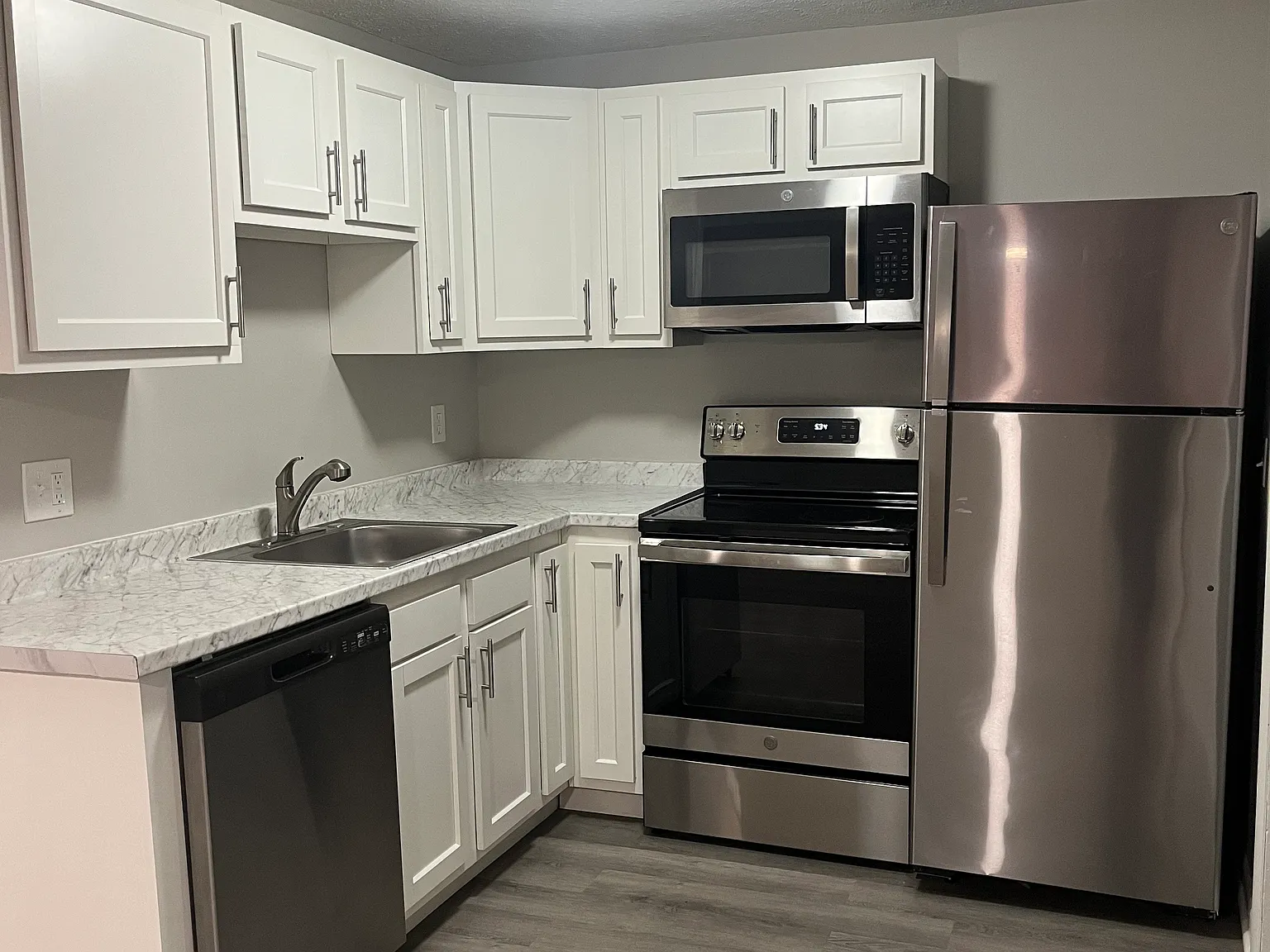 2 bed, 500 sqft, $1,300 — Photo 3