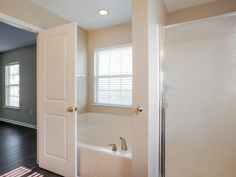 1417 Heather Ct — Photo 10