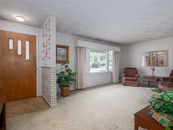 2nd image of 165 Afton St