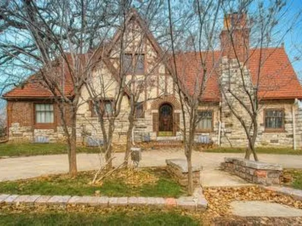 5000 Sunset Dr, Kansas City, MO 64112