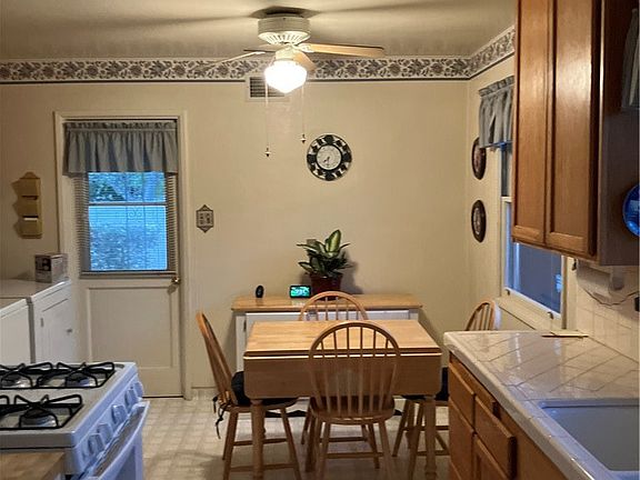 5th image of 4621 Beverly Ct