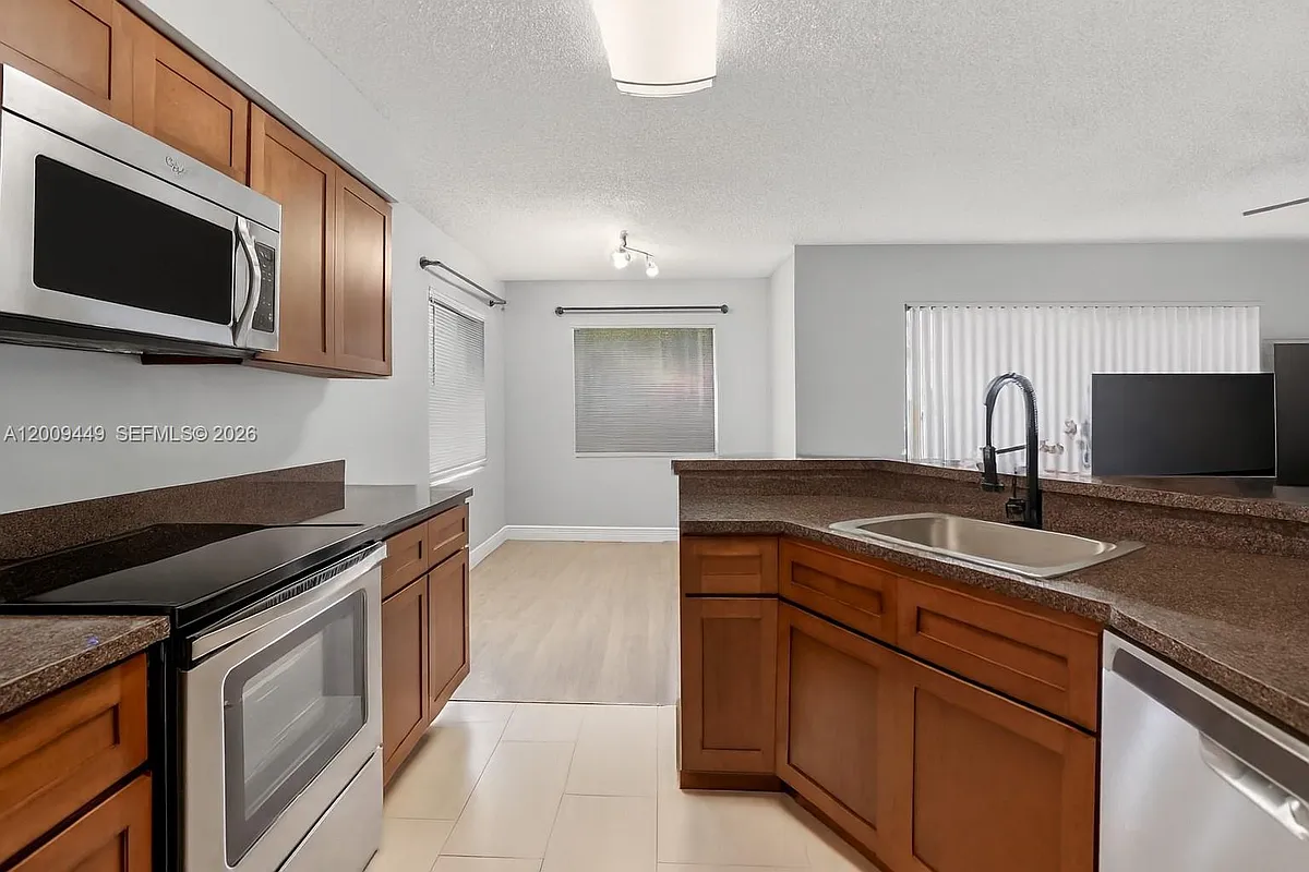 Building Photo - 9999 Summerbreeze Dr #401