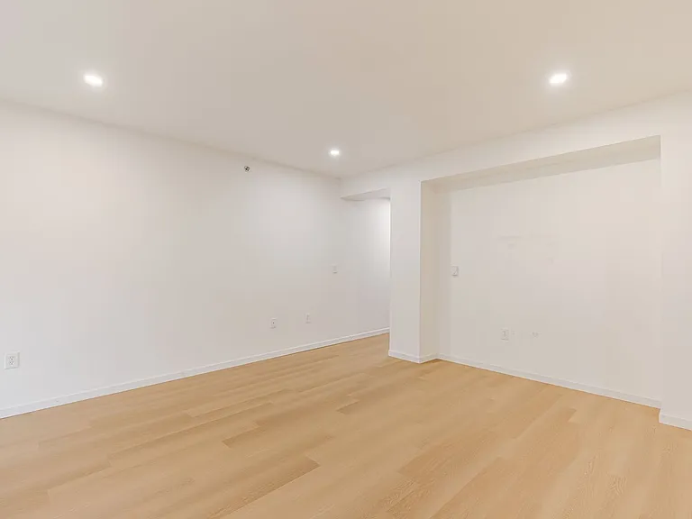 Kearney Court Apartments — Photo 17