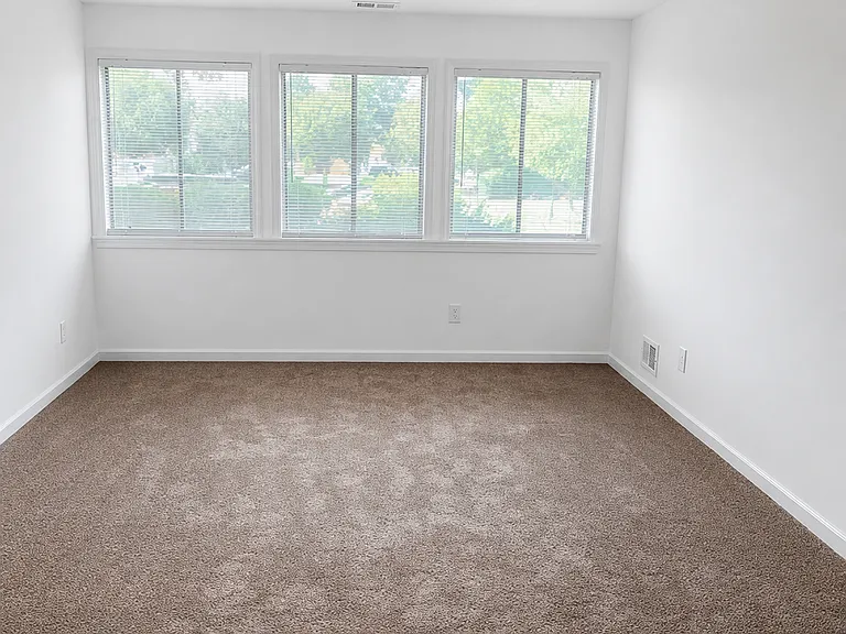 B1 Avon Dr #B1 — Photo 2