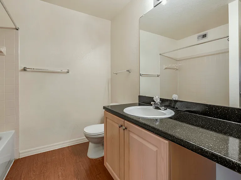 Wexford Apartments — Photo 21