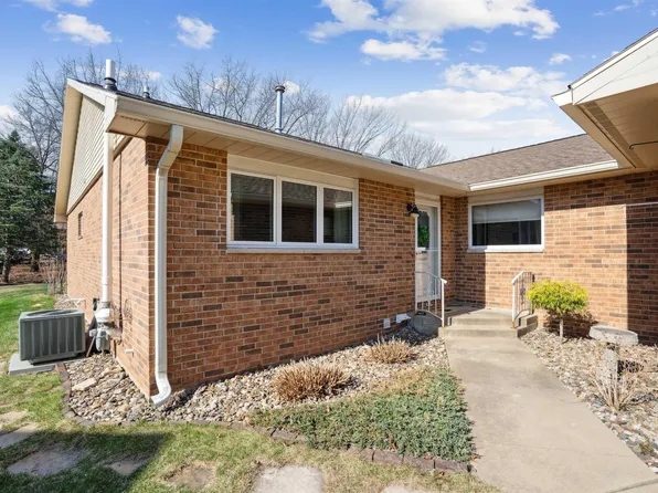 1901 Pinehurst Ln, Waterloo, IA 50701