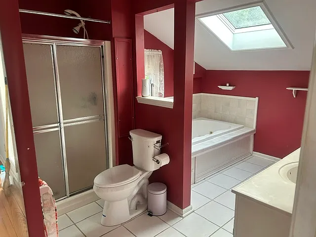 Master bathroom equipped with a skylight to gaze at the stars while relaxing in the jacuzzi tub