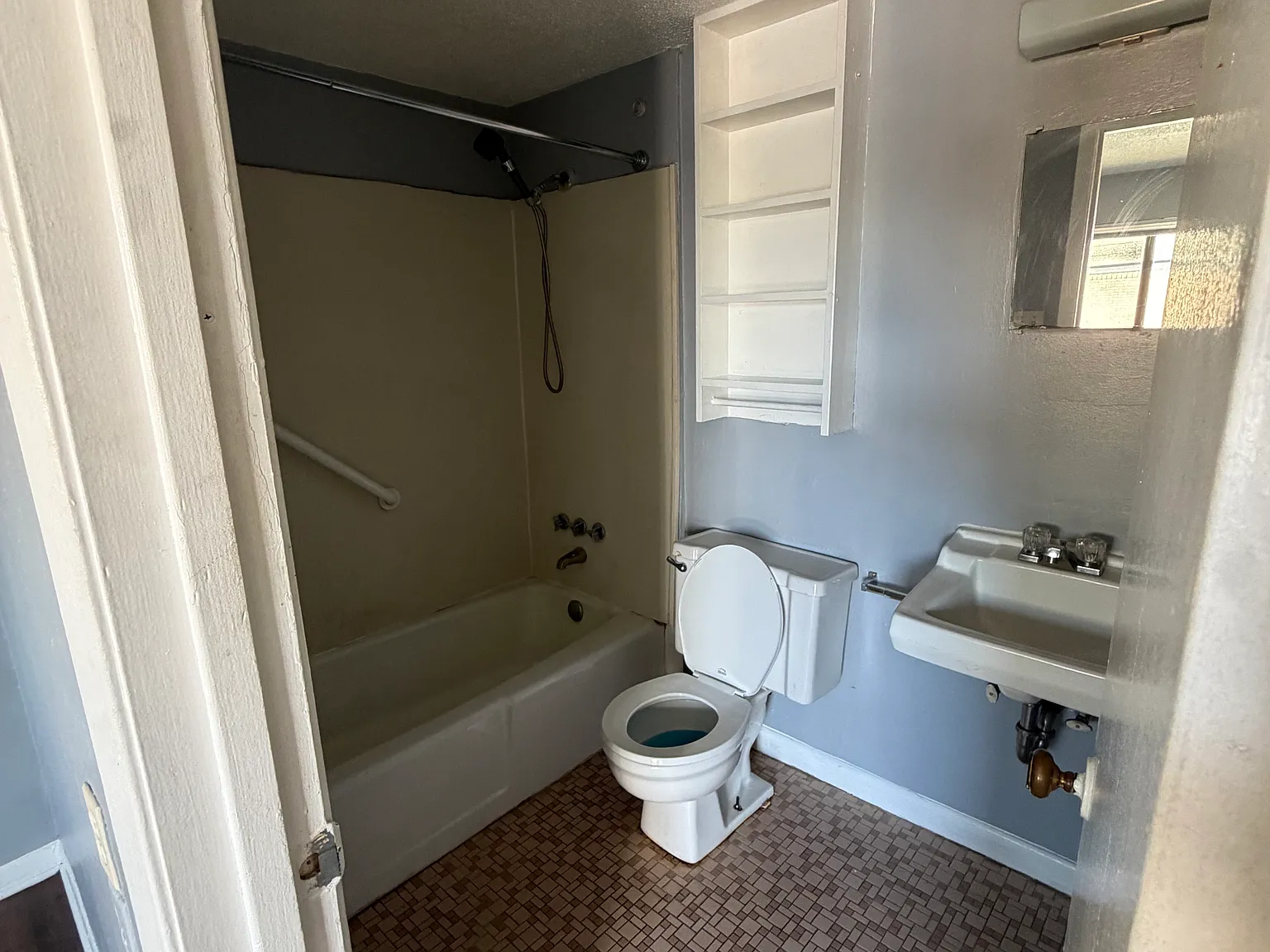 Studio, $725 — Photo 3