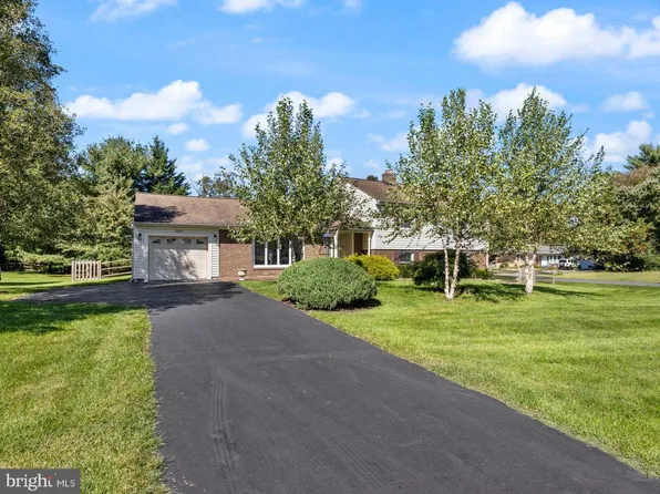 3801 Roseneath St, Olney, MD 20832