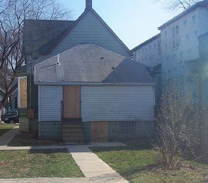 2nd image of 212 W 111th Pl