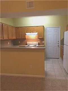 Kitchen w/Breakfast Bar