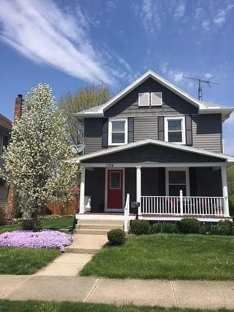 1104 Broadway St photo 1