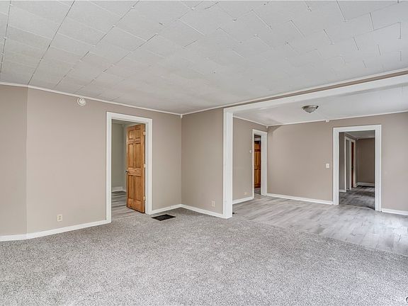 3rd image of 648 Boyd St