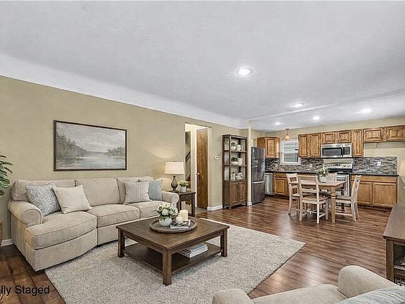 3rd image of 15512 Fernway Dr