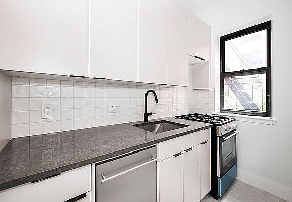 5th image of 418 E 77th St