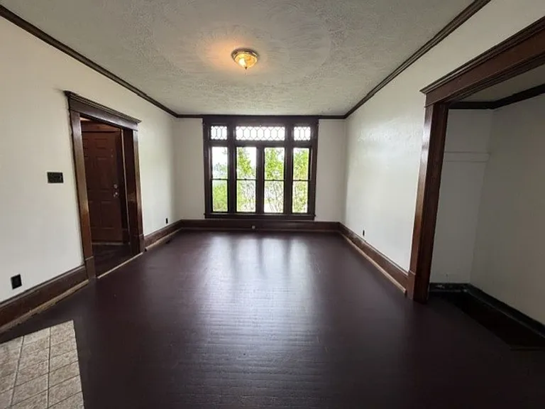 1518 Woodland Ave NW — Photo 4
