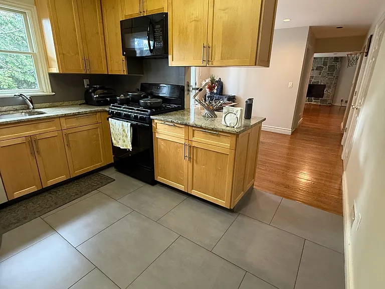 730 Floyd St — Photo 3