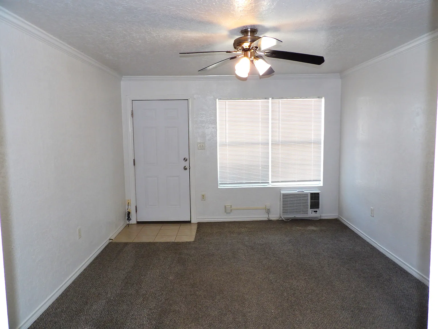 2 bed, 727 sqft, $595 — Photo 2
