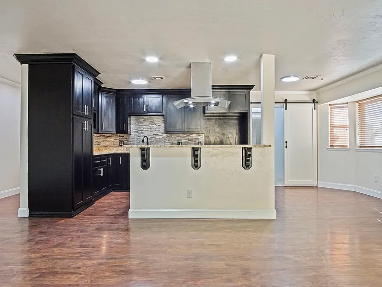 625 Hawthorne Pl — Photo 13