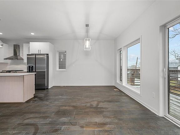 4th image of 2611 Forest Ave
