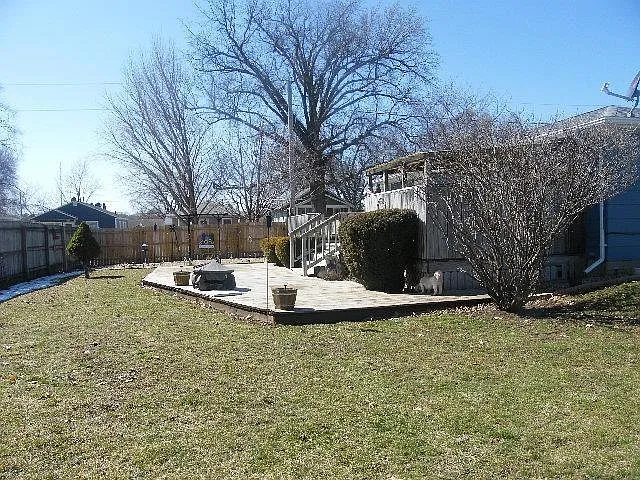 527 Kirkwood Ave — Photo 2