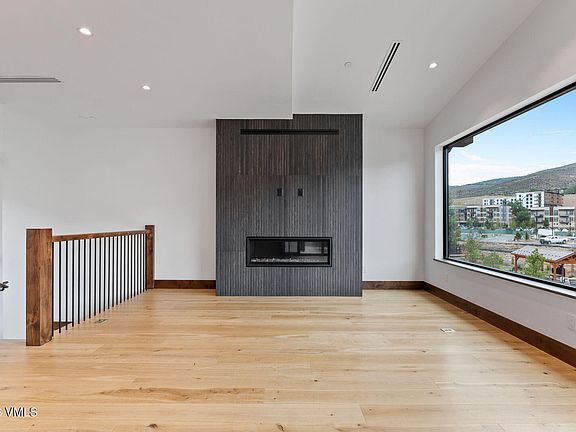 3rd image of 209 Goldfinch Ln
